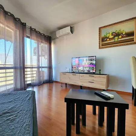 Ring Corner Flat W/ 24h Check In Apartment